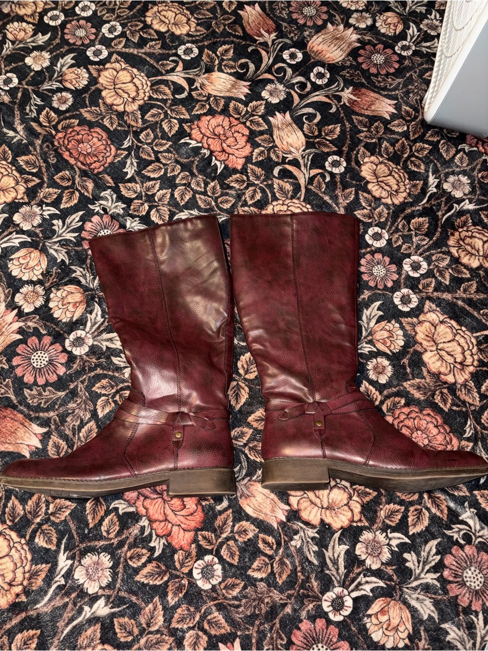 Knee-High Leather Riding Boots in Burgundy